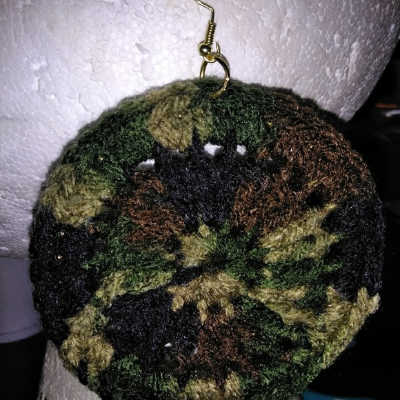 Crochet Earring - Picture 1 of 1